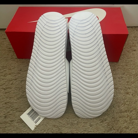 NIKE “squeeze me” slides - Picture 2 of 4